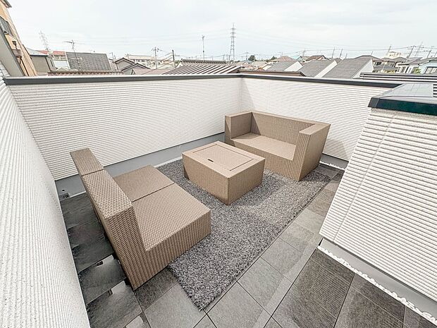 【スカイバルコニー】屋上はスカイバルコニーになっています。広々としたスペース、どのようにご活用されますでしょうか?