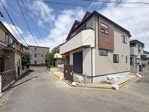【前面道路】車の通行が少ないので、静かな住環境を維持することができます。