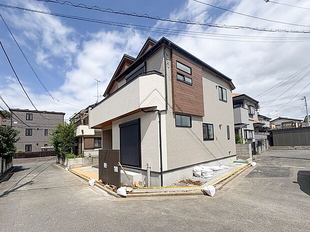 【外観】家族の温かさと陽光の暖かさ、楽しい毎日と明るい未来を予感させる「空間が織り成すひとつ先の住み心地」を演出します。
