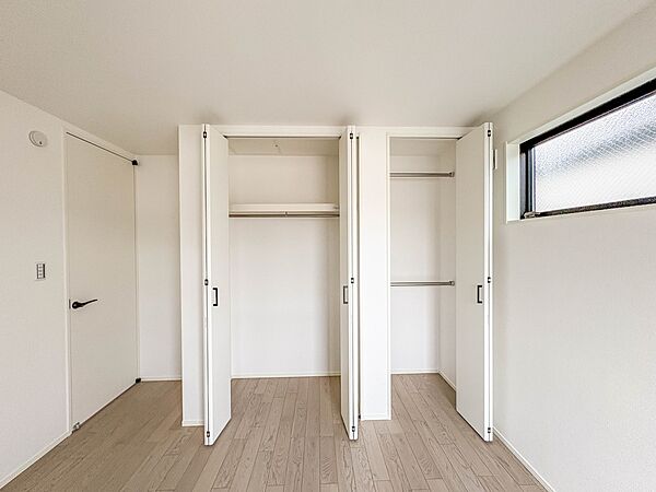 【収納】各部屋を最大限に広く使って頂ける様、全居住スペースに収納付。プライベートルームはゆったりと快適に。