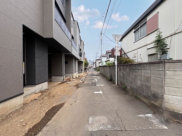 【前面道路】家の良し悪しだけでなく周辺環境も重要なポイント。※青空はイメージです。