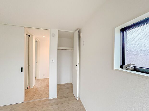 【収納】各部屋を最大限に広く使って頂ける様、全居住スペースに収納付。プライベートルームはゆったりと快適に。