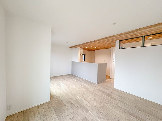 【LDK16.1帖】室内には豊かな陽光が注ぎ込み、爽やかな住空間を演出。