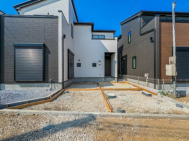 【駐車場】毎日の生活にマイカーが必須という方は、購入を検討する際、駐車場があることは大事な条件です。毎日の通勤や家族の送迎、買い物やお出かけなどクルマのある暮らしを満喫したい方は要チェック。…
