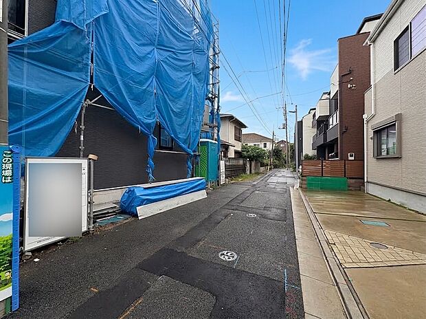 【前面道路】車の通行が少ないので、静かな住環境を維持することができます。