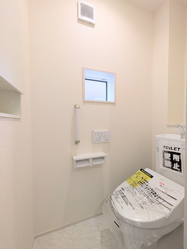 【Toilet-トイレ-】 いつも清潔なスペースであってほしいのが毎日使うトイレです。掃除がしやすいのはもちろん、落ち着けるスペースとして機能することも大切です。