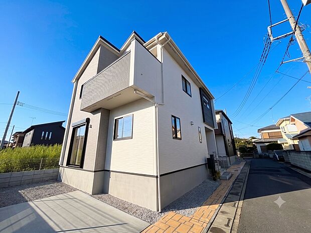 【ひとつ先の住み心地】家族の温かさと陽光の暖かさ、楽しい毎日と明るい未来を予感させる「空間が織り成すひとつ先の住み心地」を演出します。
