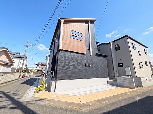【外観】こちらの物件が少しでも気になるようでしたら、お気軽にお問合せください。人生でいちばん大きなお買い物ですので、ゆっくりご見学ください。ネット上の画像と実際の見学では、リアル感がまるで違…
