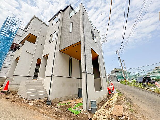 5号棟【外観】陽当りや通風性など各所に施された工夫で住みやすさを実現。部屋の大きさや周辺環境・街並など、資料には掲載していない情報が現地にはたくさんございます。是非ご確認下さい。