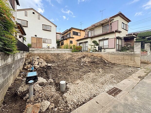 【外観】家族の温かさと陽光の暖かさ、楽しい毎日と明るい未来を予感させる「空間が織り成すひとつ先の住み心地」を演出します。＊CGにより晴天に加工しております