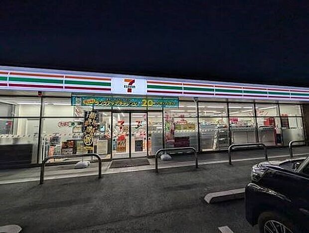 コンビニ 694m セブンイレブン上尾今泉店(セブンイレブンは近くて便利を掲げています。近くとは、心の近さ。便利とはモノが期待以上の品質でお客さまに届くこと。セブン銀行など新しいサービスを積…