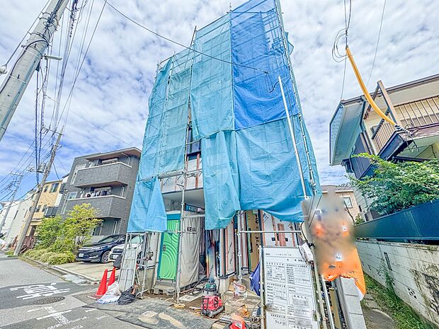 【外観】家族の温かさと陽光の暖かさ、楽しい毎日と明るい未来を予感させる「空間が織り成すひとつ先の住み心地」を演出します。