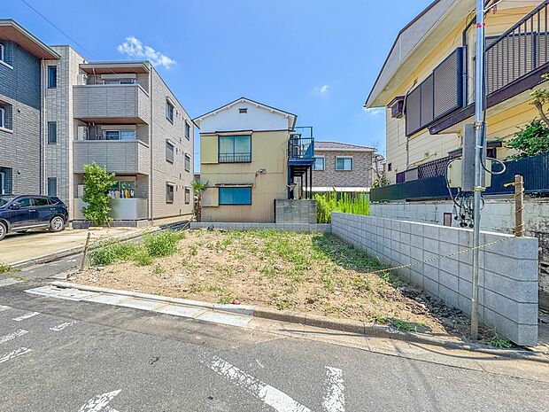 【外観】家族の温かさと陽光の暖かさ、楽しい毎日と明るい未来を予感させる「空間が織り成すひとつ先の住み心地」を演出します。
