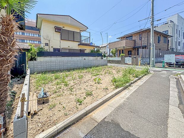 【外観】陽当りが良いと、洗濯物が乾きやすいですし、湿気やカビの心配も減るので快適です。寒い冬の日でも、日差しが届くと家の中が暖かくなりますね。