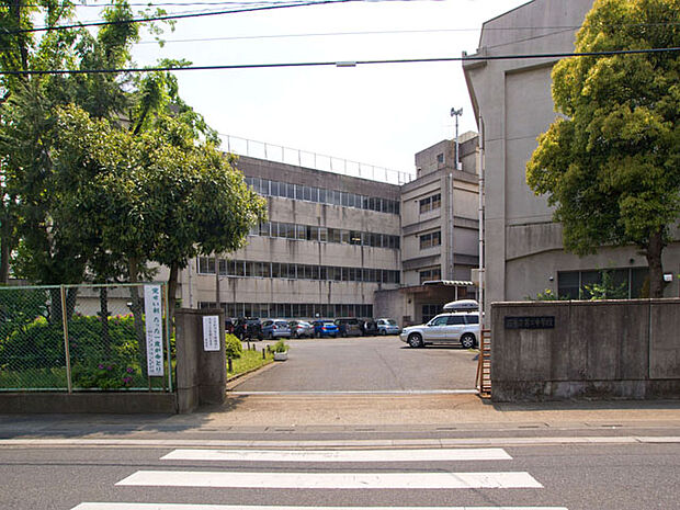 中学校 800m 蕨市立第二中学校(当たり前のことを当たり前に。かんたんなことをかんたんに。凡事徹底。私たちの教育目標です。シンプルにいこう、ということでしょうか。私たちは理想的、生徒たちの…