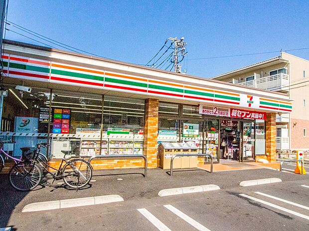 コンビニ 210m セブンイレブン蕨市役所通り店(セブンイレブンは近くて便利を掲げています。近くとは、心の近さ。便利とはモノが期待以上の品質でお客さまに届くこと。セブン銀行など新しいサービス…