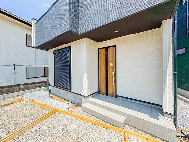 4号棟【玄関】玄関はおうちの顔と言われます。玄関アプローチは、外観デザインの印象を左右します。