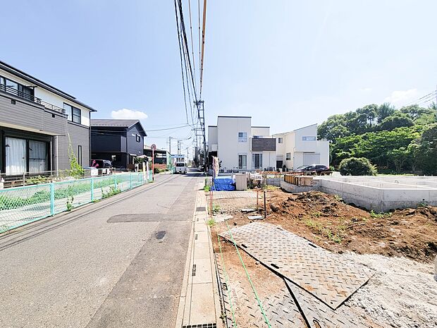 【現地外観】こちらの物件に少しでもご興味がありましたら、お気軽にお電話下さい。ネット上で「見えない物」「わからない事」でも、実際にご見学いただくことで、手に取るようにおわかりいただけるはずで…