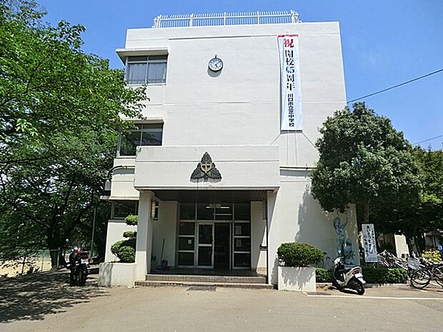 中学校 2650m 芝中学校(剛毅不屈。挑戦、くじけない、志をもつ。私たちの校訓です。志、つまり夢をもとう。持ち続けよう。夢は人が生きていくなかで、大切な財産になります。あきらめないことを学…