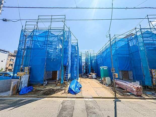 【前面道路】陽当りや通風性など各所に施された工夫で住みやすさを実現。部屋の大きさや周辺環境・街並など、資料には掲載していない情報が現地にはたくさんございます。是非ご確認下さい。
