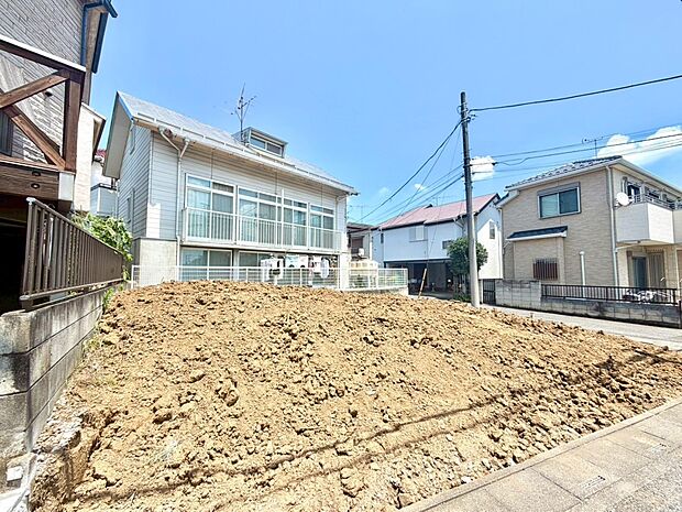 【外観】家族の温かさと陽光の暖かさ、楽しい毎日と明るい未来を予感させる「空間が織り成すひとつ先の住み心地」を演出します。
