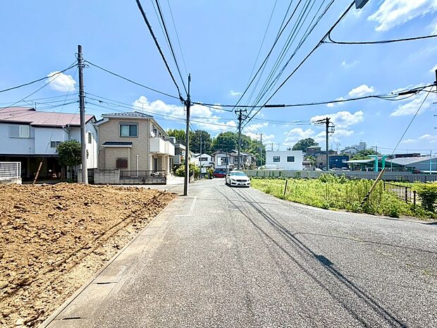 【前面道路】車の通行が少ないので、静かな住環境を維持することができます。