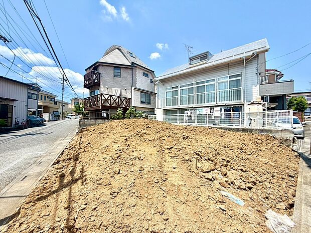 【外観】ここから始まる「日常」はご家族にとってかけがえのない時間となります。少しでも豊かに、快適に。そんな想いから本邸宅は生まれました。