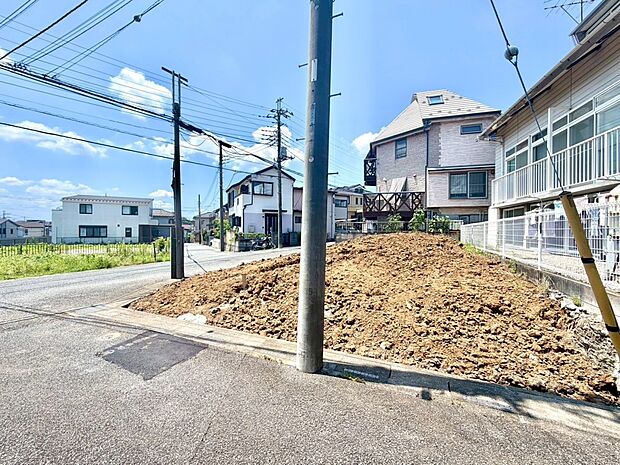 【外観】こちらの物件に少しでもご興味がありましたら、お気軽にお電話下さい。ネット上で「見えない物」「わからない事」でも、実際にご見学いただくことで、手に取るようにおわかりいただけるはずです。…