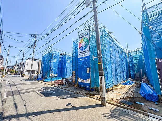 カースペース2台可/駐輪スペース。広々カースペースです。自転車、バイクなども置き場に困りません。