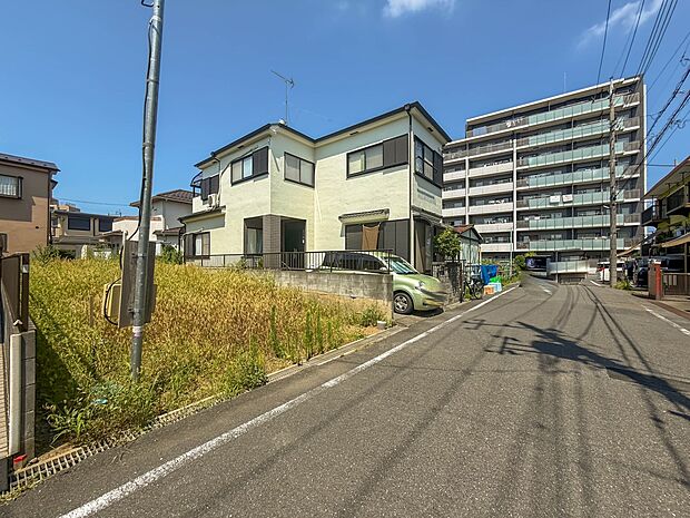 【前面道路6ｍ】車の通行が少ないので、静かな住環境を維持することができます。