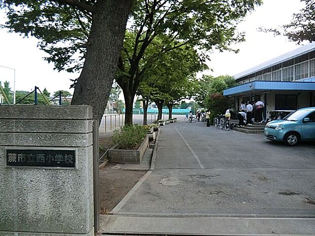 小学校 694m 西小学校