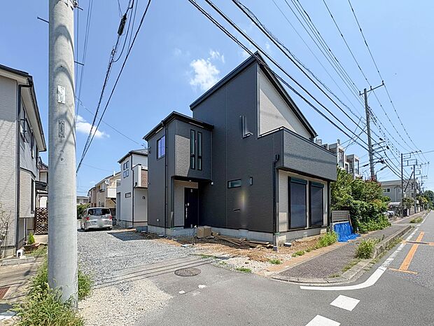 【前面道路】バス通りですが割りと車の通行が少ないので、静かな住環境を維持することができます。