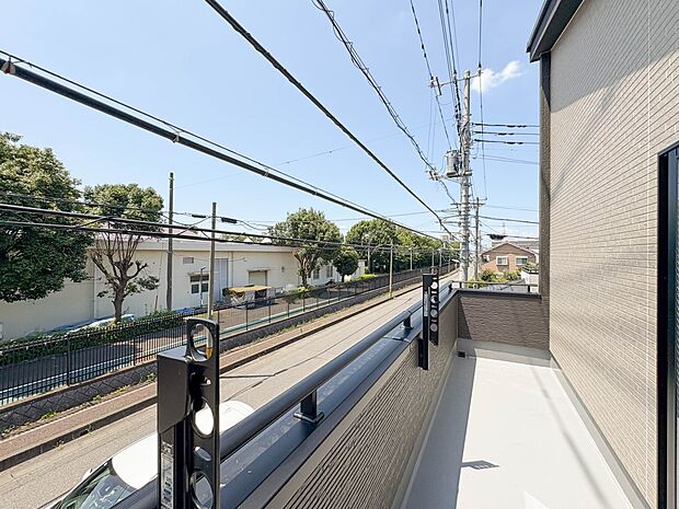 【眺望】その街並みは、さまざまな家の姿が、歩く人々を楽しませている。そう街並みは街の美しい風景なのだ。その風景が目をやさしく和ませてくれている。