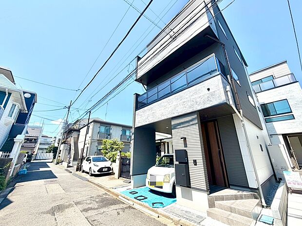 【外観】家族の温かさと陽光の暖かさ、楽しい毎日と明るい未来を予感させる「空間が織り成すひとつ先の住み心地」を演出します。