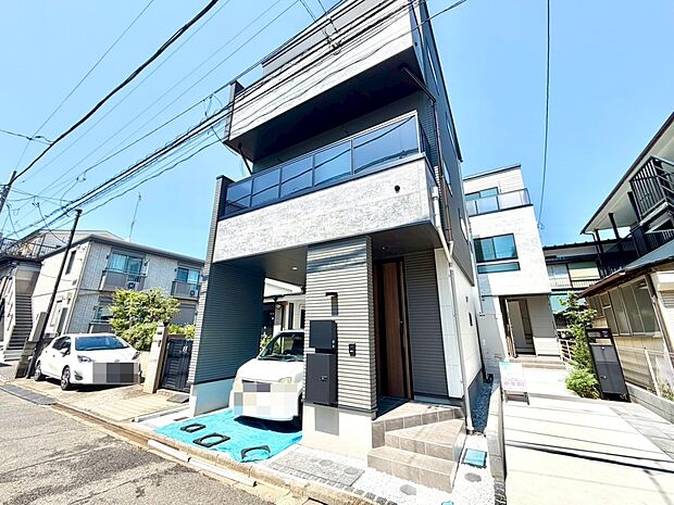 【駐車場】毎日の生活にマイカーが必須という方は、購入を検討する際、駐車場があることは大事な条件です。毎日の通勤や家族の送迎、買い物やお出かけなどクルマのある暮らしを満喫したい方は要チェック。…
