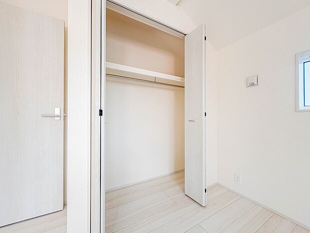 【収納】各部屋を最大限に広く使って頂ける様、全居住スペースに収納付。プライベートルームはゆったりと快適に。