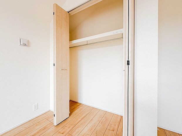 【収納】各部屋を最大限に広く使って頂ける様、全居住スペースに収納付。プライベートルームはゆったりと快適に。