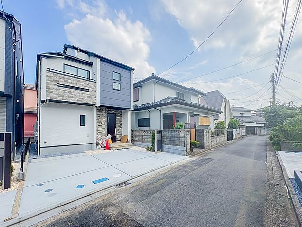 【前面道路】車の通行が少ないので、静かな住環境を維持することができます。