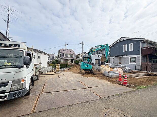 【外観】家族の温かさと陽光の暖かさ、楽しい毎日と明るい未来を予感させる「空間が織り成すひとつ先の住み心地」を演出します。