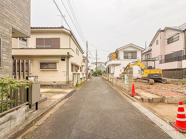 【前面道路】車の通行が少ないので、静かな住環境を維持することができます。