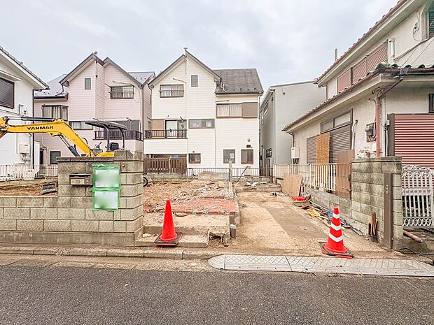 【駐車場】毎日の生活にマイカーが必須という方は、購入を検討する際、駐車場があることは大事な条件です。毎日の通勤や家族の送迎、買い物やお出かけなどクルマのある暮らしを満喫したい方は要チェック。…