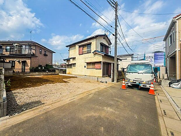 【前面道路4m】車の通行が少ないので、静かな住環境を維持することができます。