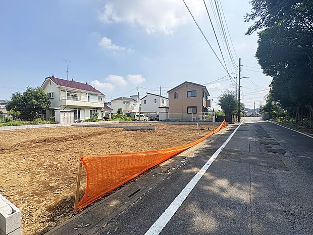 【現地写真】交通量少ない公道6m・穏やかな住環境に誕生する、設備も充実のデザイン住宅