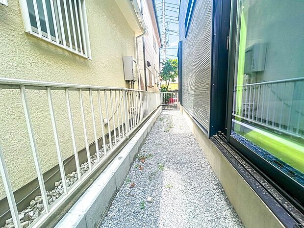 【庭】プランター等をおいてガーデニングが楽しめます。