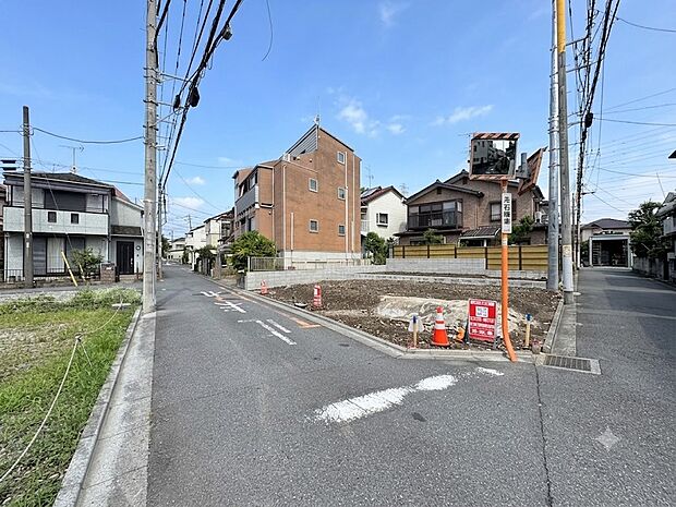 【前面道路4M】車の通行が少ないので、静かな住環境を維持することができます。