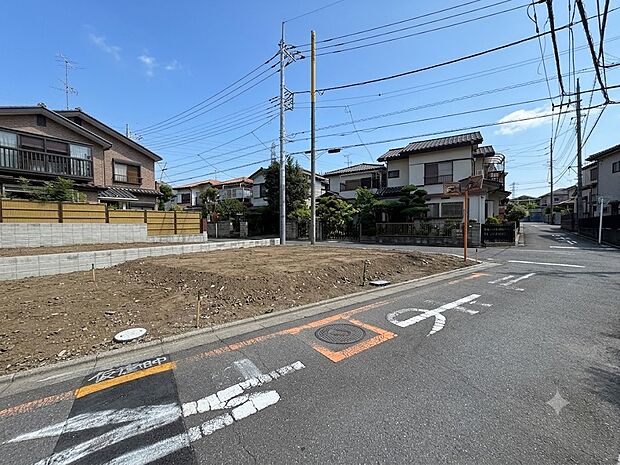 【外観】スタイリッシュなデザインが目を引く新築住宅。 家族が集まる温かい空間を想像させる、魅力的な外観です。