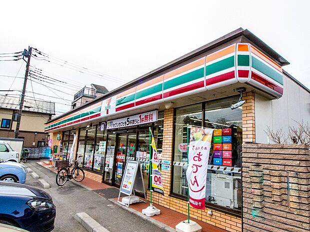 コンビニ 750m セブンイレブンさいたま大谷口店(セブンイレブンは近くて便利を掲げています。近くとは、心の近さ。便利とはモノが期待以上の品質でお客さまに届くこと。セブン銀行など新しいサービ…