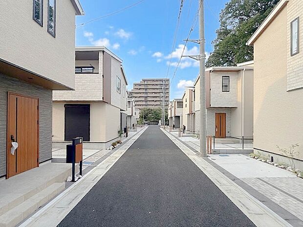 車の通行が少ないので、静かな住環境を維持することができます。
