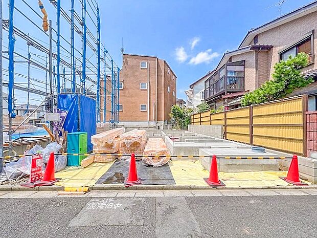 【外観】ここから始まる「日常」はご家族にとってかけがえのない時間となります。少しでも豊かに、快適に。そんな想いから本邸宅は生まれました。
