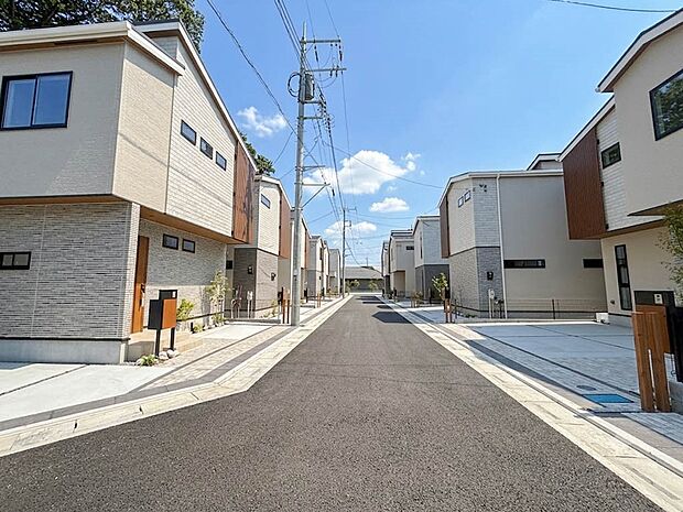 【前面道路広め】車の通行が少ないので、静かな住環境を維持することができます。